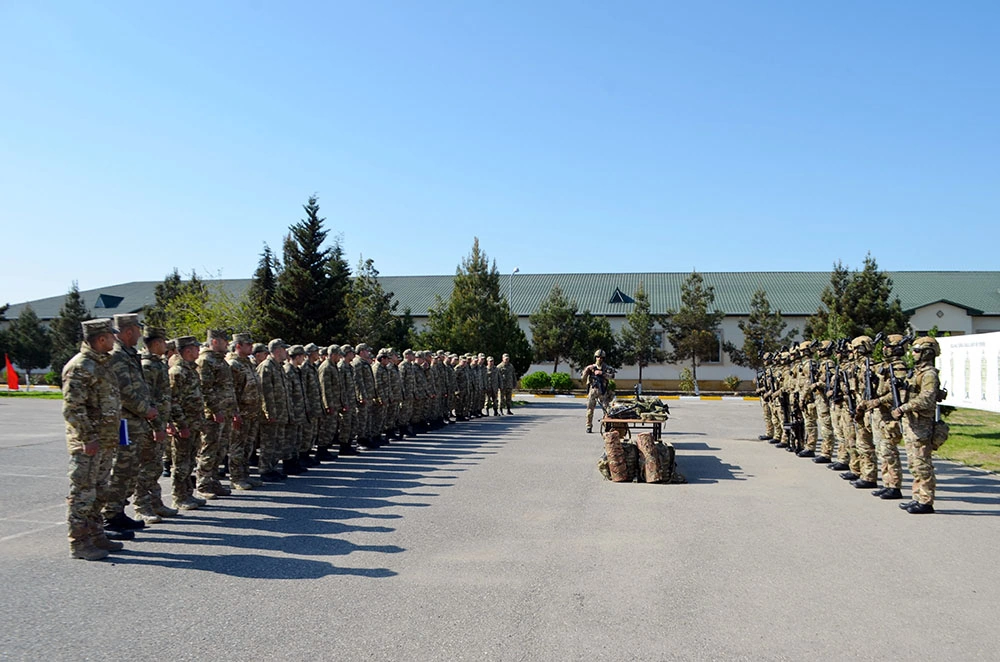 Hərbi vəzifəlilərlə təlim toplanışı başlayıb - FOTO