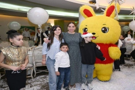 Leyla Əliyeva, Arzu Əliyeva və Alena Əliyeva xüsusi qayğıya ehtiyacı olan uşaqlar üçün təşkil olunan bayram şənliyində iştirak ediblər - FOTO