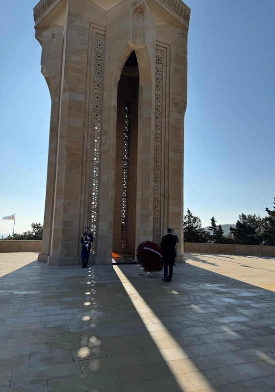 İsrail XİN rəhbəri Zəfər parkı və Şəhidlər xiyabanını ziyarət etdi - FOTO