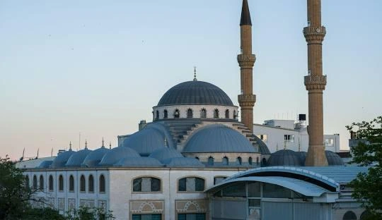 Türkiyənin Məkkəsi: Tövbə üçün milyonların axın etdiyi kənd