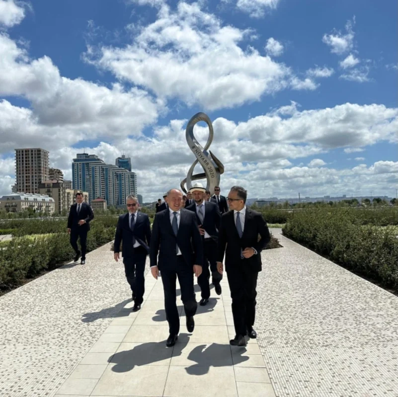TDT ölkələrinin dini qurum rəhbərləri Fəxri xiyabanı və Zəfər parkını ziyarət ediblər - FOTO