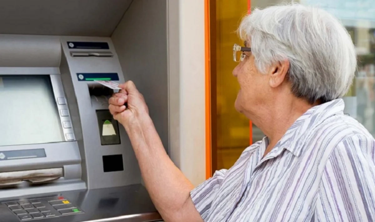 Əmək pensiyalarının bərpası və yenidən təyin edilməsi qaydaları açıqlandı