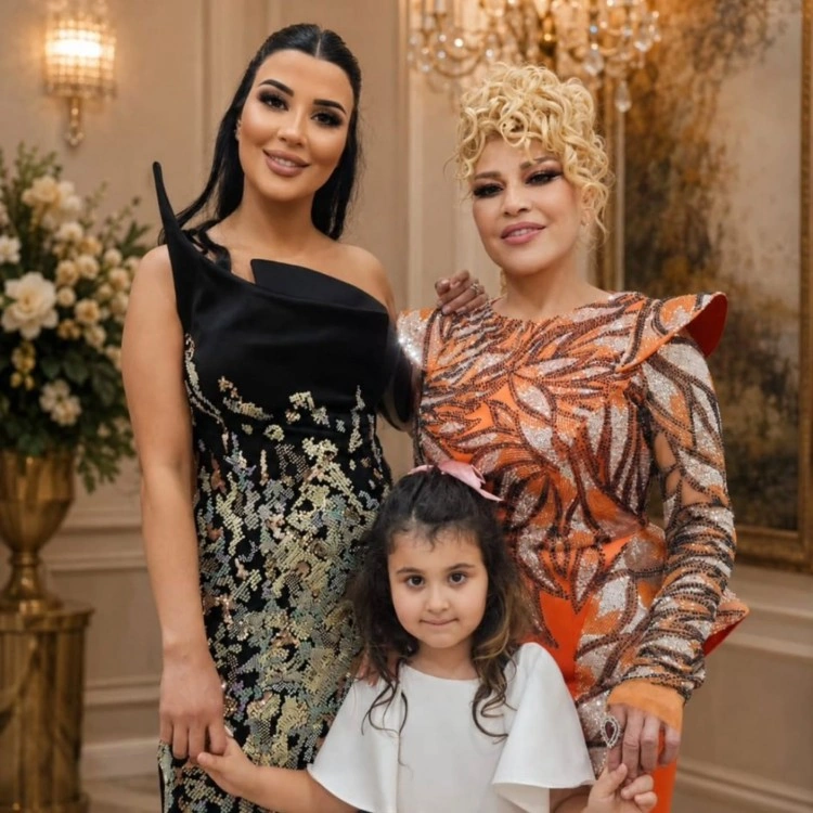 İlk dəfə nəvəsinin FOTOsunu paylaşdı - FOTO