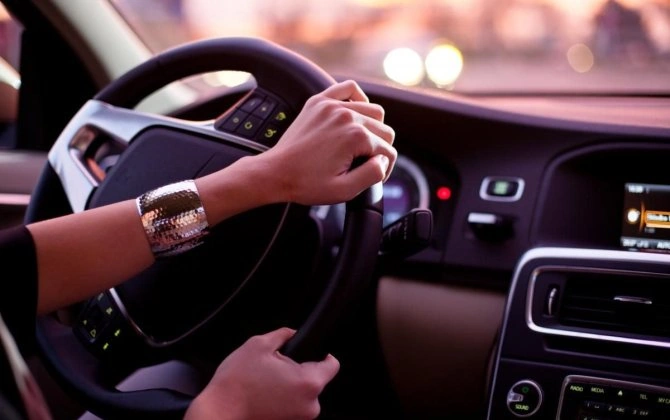 Niyə bir çox avtomobildə maksimal sürət 250 km/saatdır?