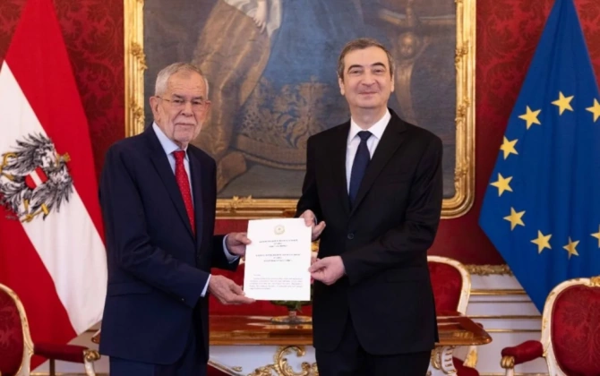 Kamil Xasiyev etimadnaməsini Avstriya Prezidentinə təqdim edib - FOTO