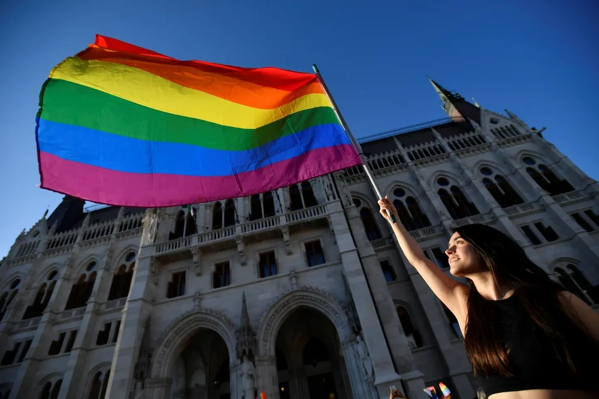 Macarıstanda LGBT təbliğatı ilə bağlı qadağa ləğv edildi