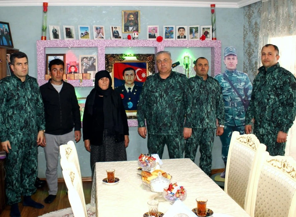 Dövlət Sərhəd Xidmətinin rəhbərliyi şəhid ailələrini ziyarət etdi - FOTOLAR