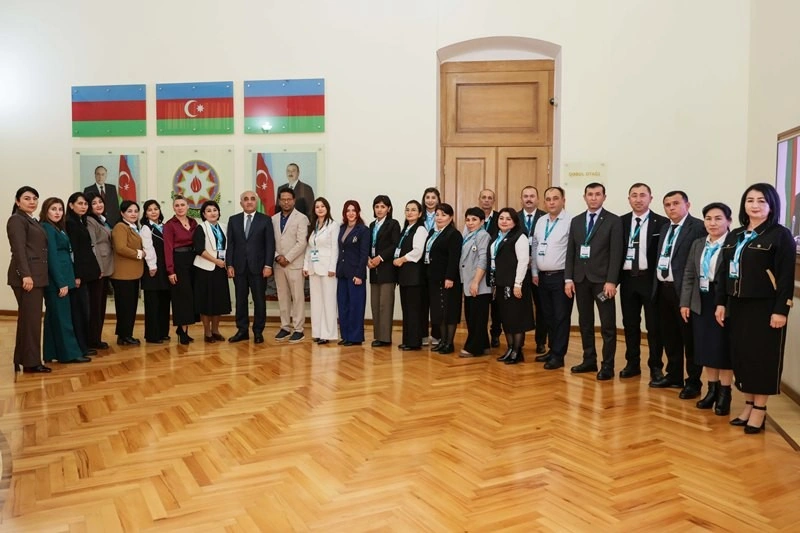 UNEC-də özbəkistanlı müəllimlər üçün təlim proqramı uğurla başa çatdı - FOTOLAR