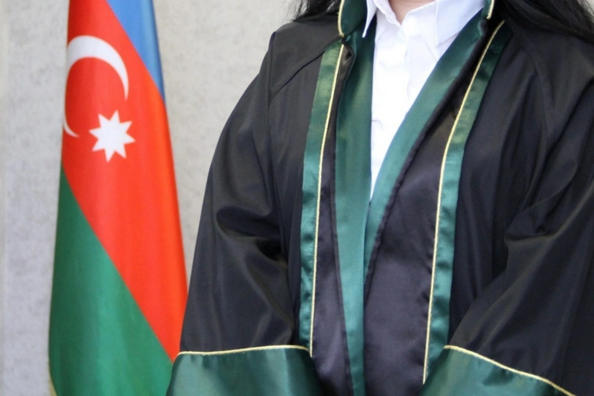 Azərbaycanda bir vəkilin fəaliyyəti dayandırıldı, digəri cərimələndi