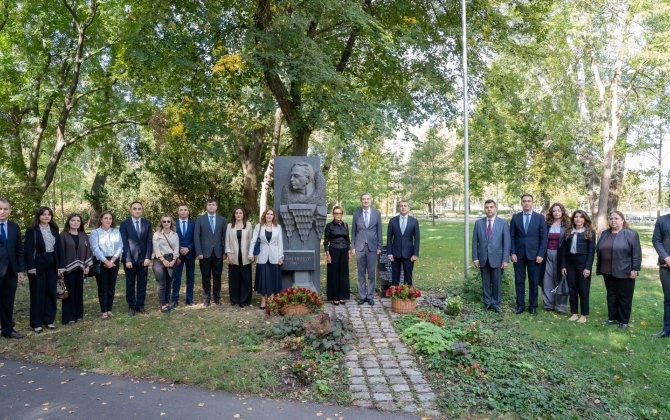 Vyanada Milli Musiqi Günü münasibətilə Üzeyir Hacıbəylinin xatirəsi yad edilib - FOTO