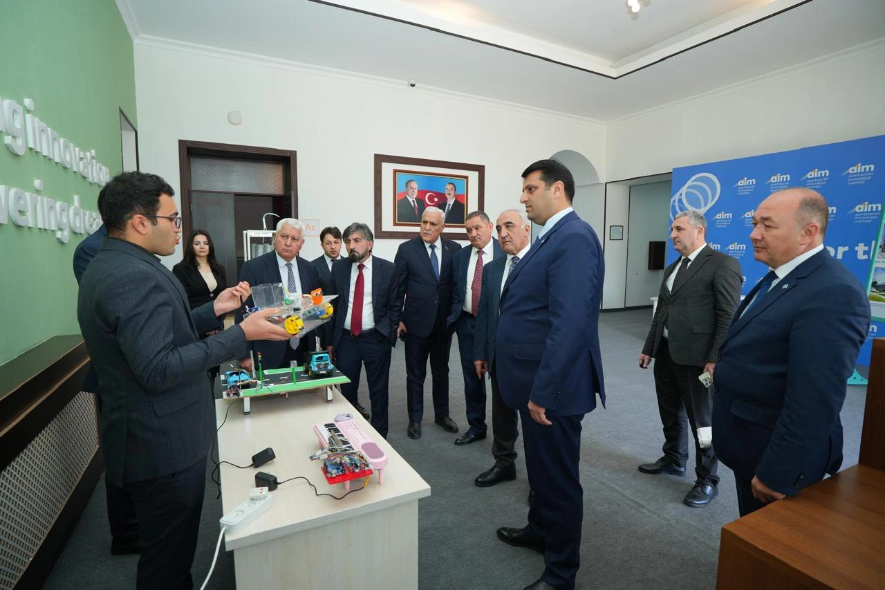 UNEC-in "Elmin populyarlaşdırılması" və “Elm gözəldir: məktəbdən elmə” təşəbbüsü ilə Naxçıvanda silsilə görüşlər keçirildi