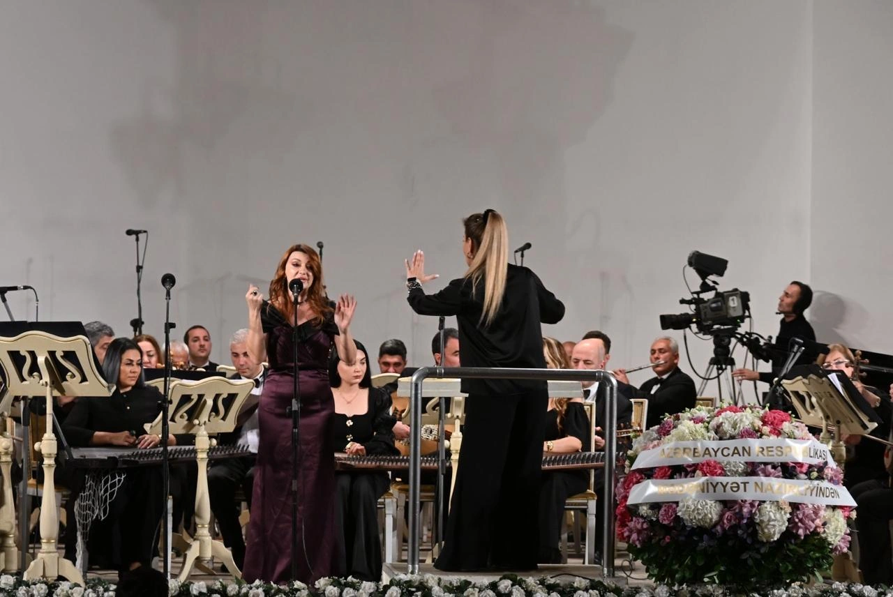 Xalq şairi Fikrət Qocanın 90 illiyinə həsr olunan konsert keçirildi - FOTOLAR