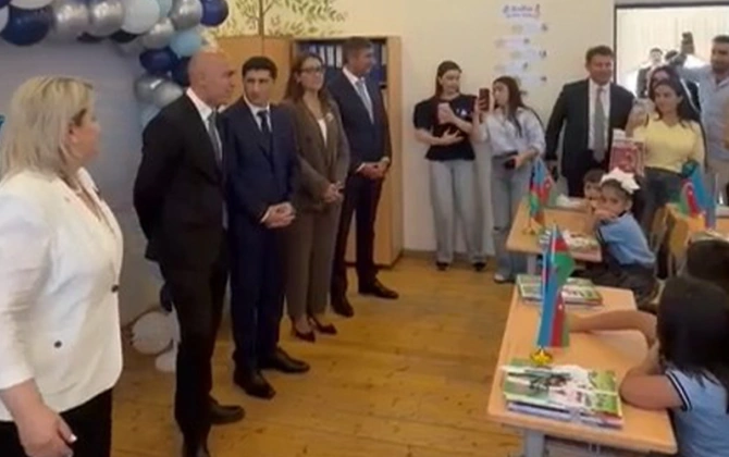 Nazir sinfə girdi, birincilərin reaksiyası belə oldu - VİDEO