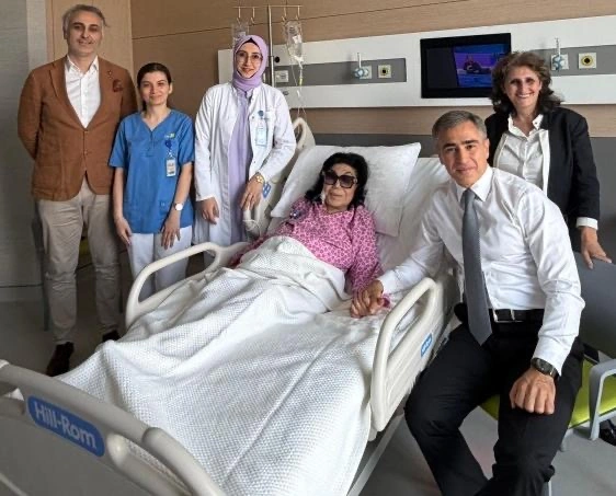 Xəstəxanaya yerləşdirilən Flora Kərimovanın səhhəti necədir?- “Çox yorulub, həyatı təhlükəsi...”-AÇIQLAMA