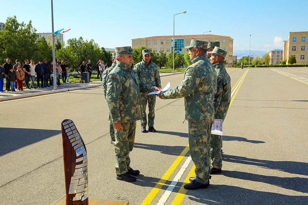 “Müddətdən artıq həqiqi hərbi xidmət hərbi qulluqçularının hazırlığı kursu”nun növbəti buraxılış mərasimi keçirilib - FOTO/VİDEO