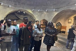 WUF13 çərçivəsində xarici media nümayəndələri üçün Bakının mədəni və tarixi məkanlarına mediatur təşkil edilib - FOTO