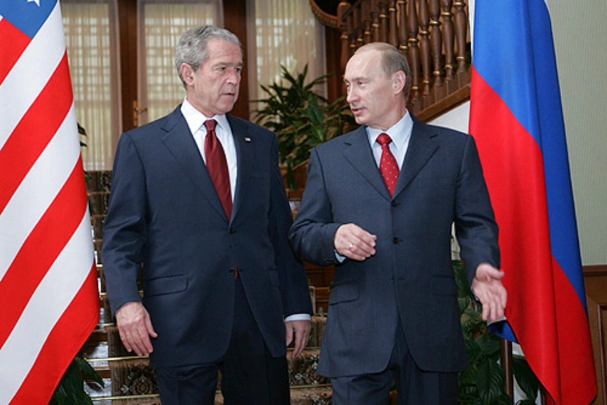 ABŞ Putin və Buş arasında aparılan danışıqların stenoqramını açıqladı