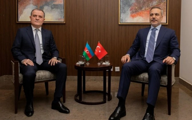 Ceyhun Bayramovla Hakan Fidan regiondakı təhlükəsizlik vəziyyətini müzakirə etdi