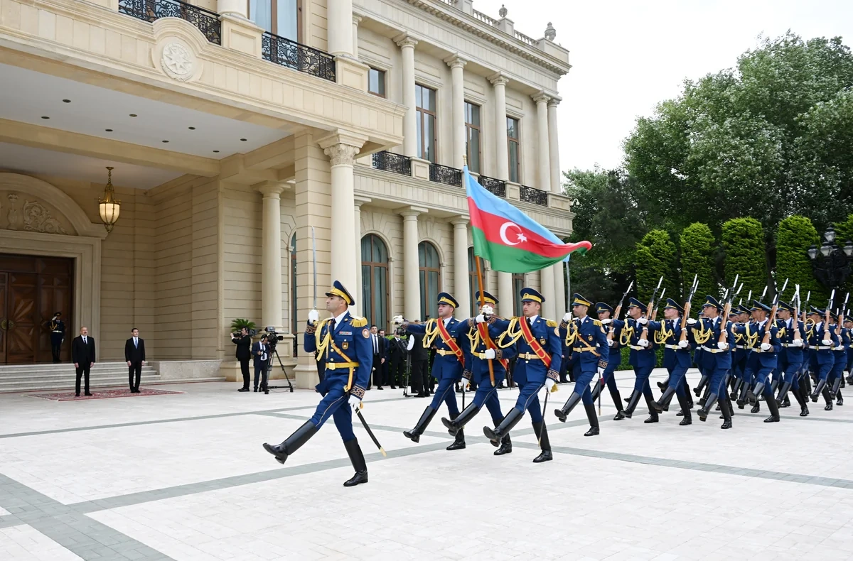 İlham Əliyev Sərdar Berdiməhəmmədovu Bakıda qarşıladı - FOTO