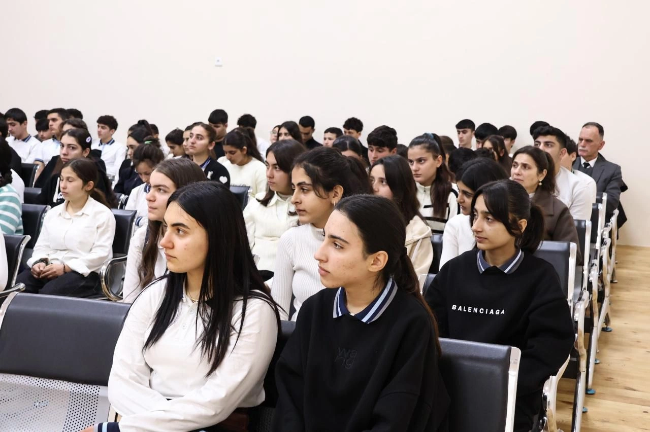 BSU-nun rektoru Astara rayonunda məktəblilərlə görüş keçirib - FOTOLAR