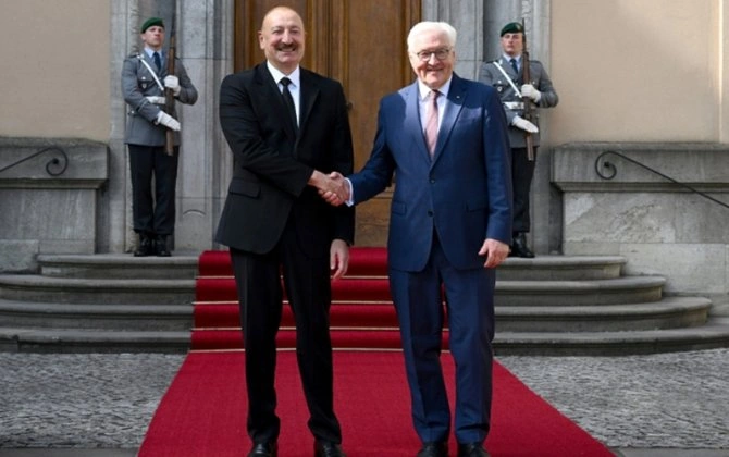 Berlində İlham Əliyevin rəsmi qarşılanma mərasimi oldu