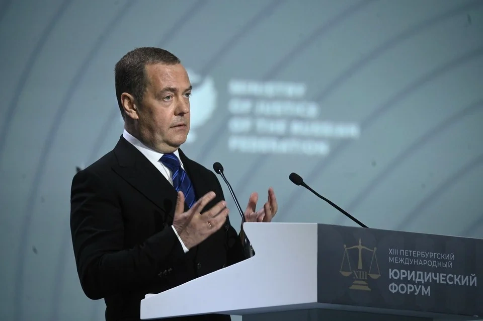 "Medvedev Zelenskini yenidən hədəfə alıb: iqtibas pərdəsi arxasında təhqir və hədələr" - Ukrayna KİV-ləri
