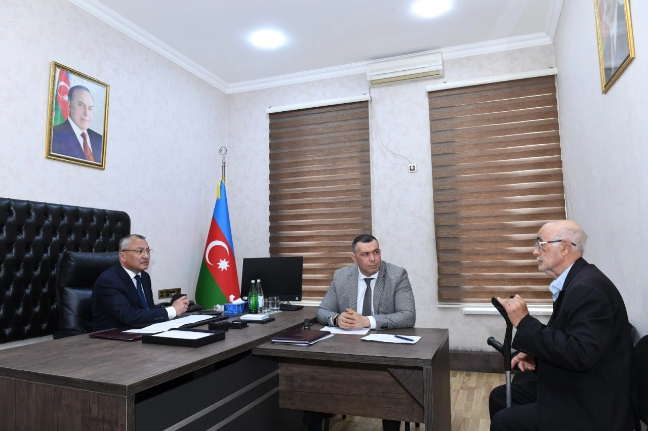 Komitə sədri vətəndaşların növbəti qəbulunu keçirdi - FOTOLAR