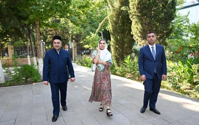 Leyla Əliyeva Yevlaxda Cümə məscidini ziyarət edib - FOTO