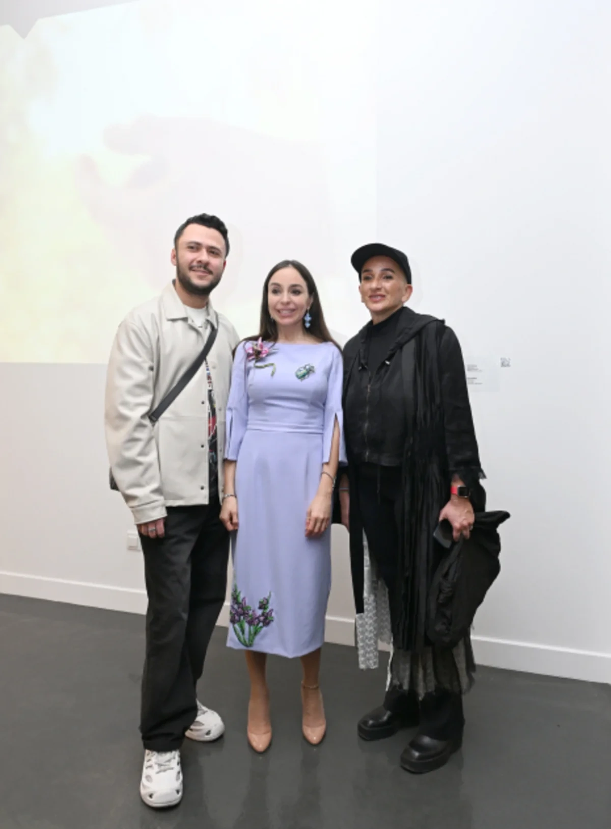 Leyla Əliyeva "Mənzərəyə açılan ev" mövzusunda qrup sərgisində iştirak edib - FOTO