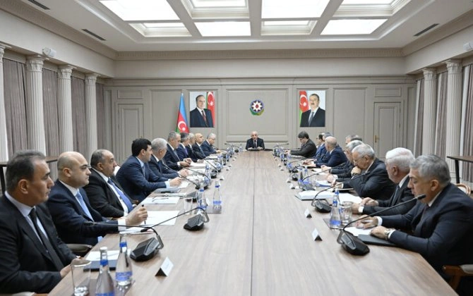 Əli Əsədov leysan yağışlarının fəsadları ilə bağlı müşavirə keçirdi