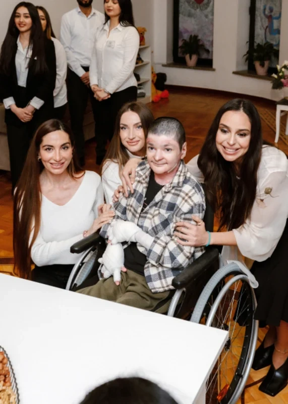 Leyla Əliyeva, Arzu Əliyeva və Alyona Əliyeva "Yaşama Dəstək" Mərkəzində olublar - FOTO
