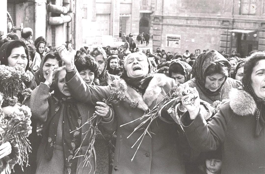 Qanlı köynək, güllə ilə deşilmiş gödəkdə, Larisanın tabutu-20 yanvar şəhidlərinin əşyalarının qorunduğu muzeydən FOTOREPORTAJ