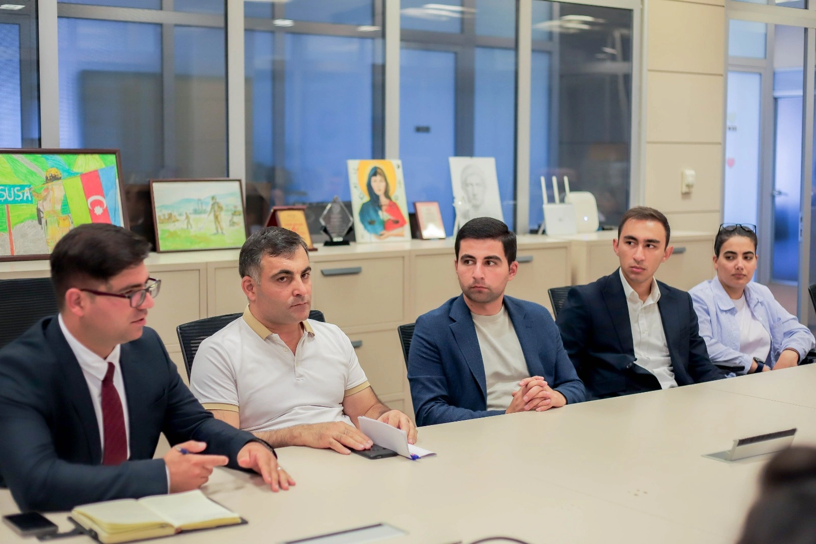 “Gənclər təşkilatları və gənclər üçün inkişaf, innovasiya və sosial təşəbbüslər üzrə qrant müsabiqəsi”nin qalibləri ilə görüş keçirilib - FOTO