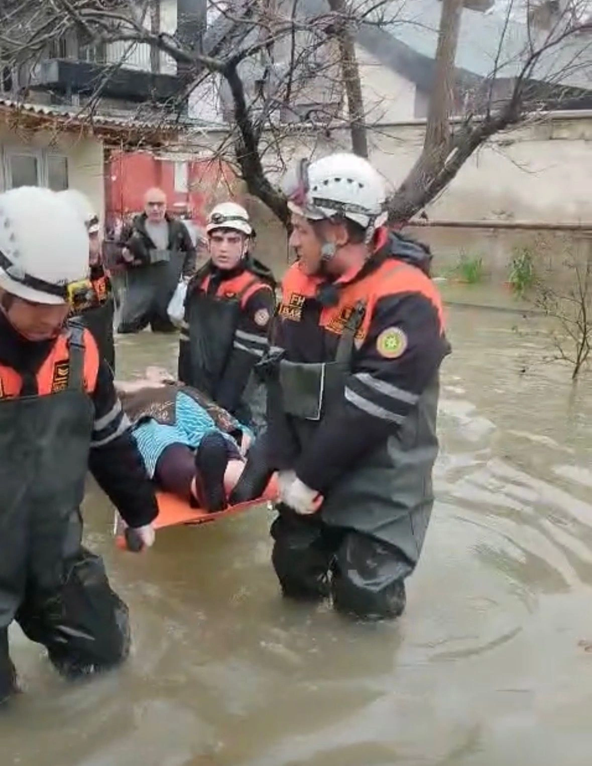 Su basmış ərazilərdən 216 nəfər təxliyə edildi - FOTO/VİDEO