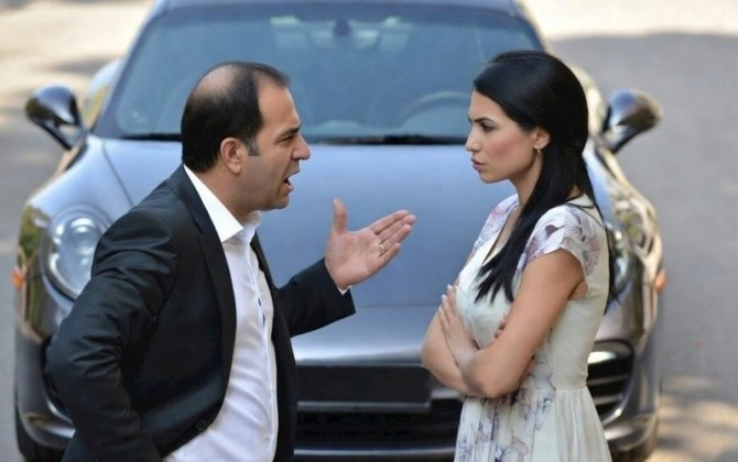 Boşanmış müğənniyə hədiyyə edilən "Porsche" və çeynənmiş ailə dəyərləri...