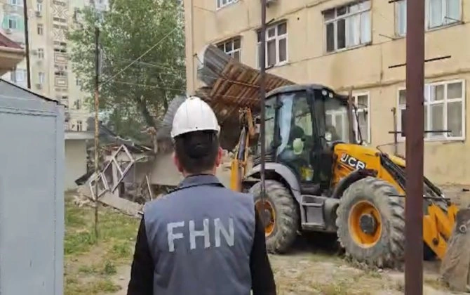 Sumqayıtda qanunsuz tikili sökülüb - VİDEO