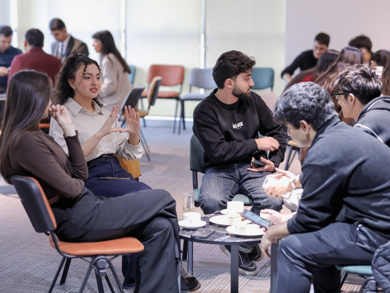 UNEC-də innovasiya yarışı: “B2B həllər” və “Yaşıl Qarabağ” hakatonları keçirildi