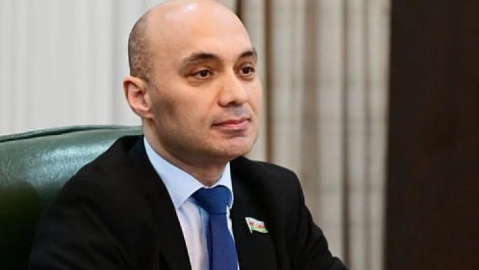 Məktəblərdə vahid geyim formasının tətbiqi zəruridir