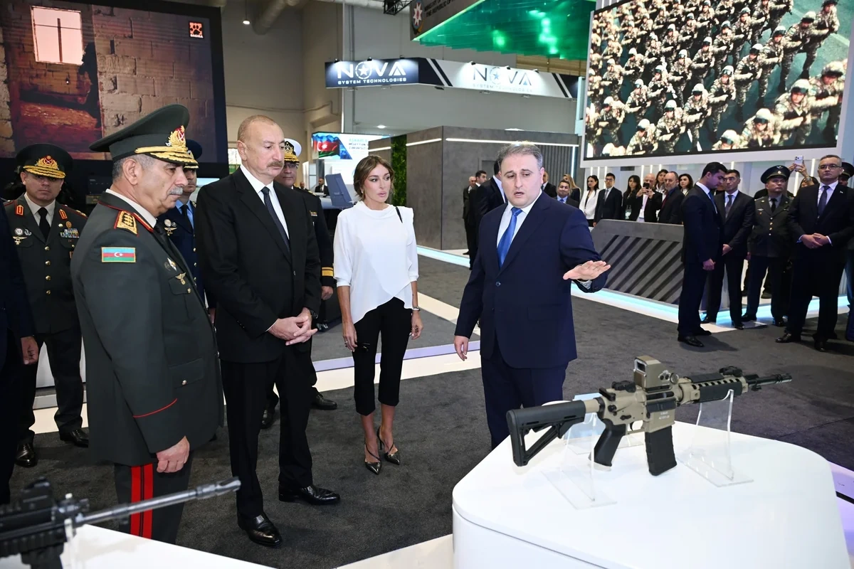 Prezident və xanımı sərgilərlə tanış oldu - FOTOLAR - YENİLƏNİB
