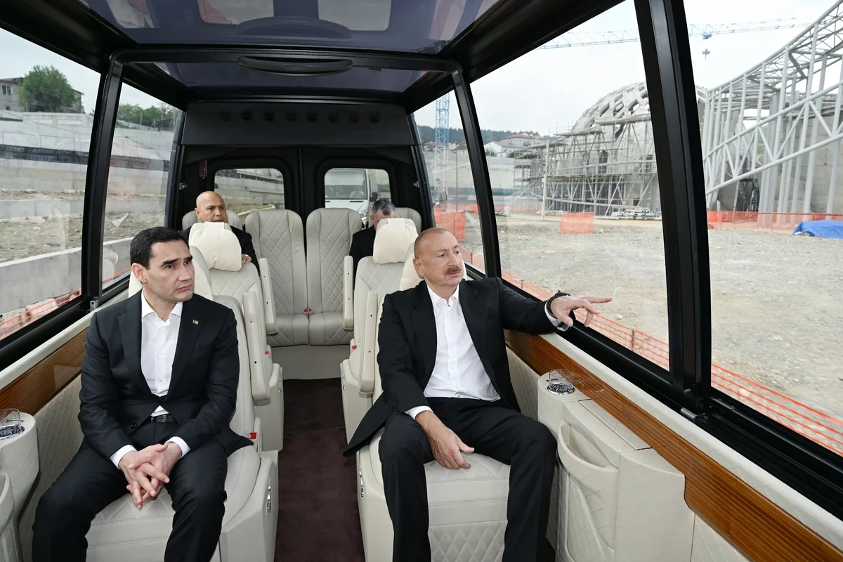 Prezidentlər Şuşa məscidində tikinti işlərinin gedişi ilə tanış oldular - FOTO
