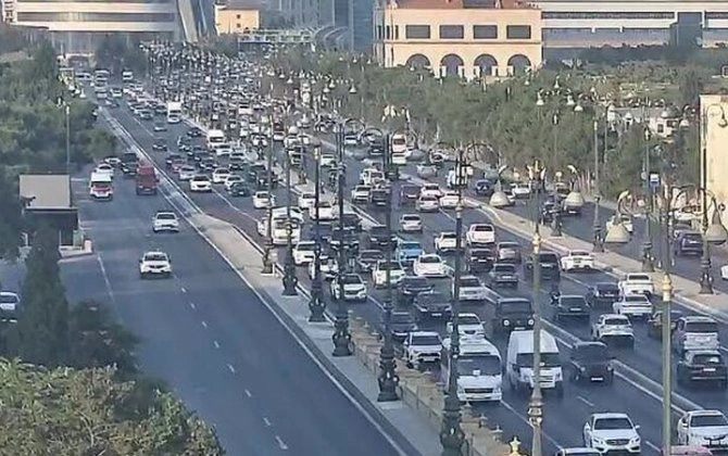 Bakının bir sıra yollarında sıxlıq var - SİYAHI