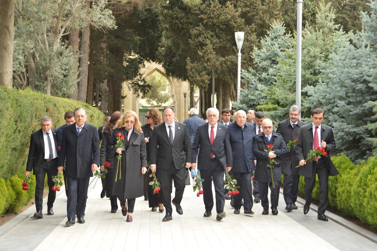 Türkiyə və Şimali Kipr parlament nümayəndə heyətləri Fəxri xiyabanı və Zəfər parkını ziyarət ediblər