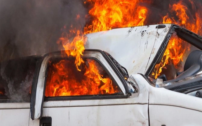 Masazırda “Mercedes Vito” yanıb