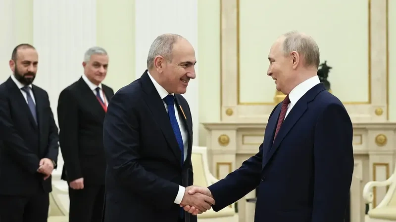 Paşinyandan Putinə: Bir-birimizə hörmət etməliyik
