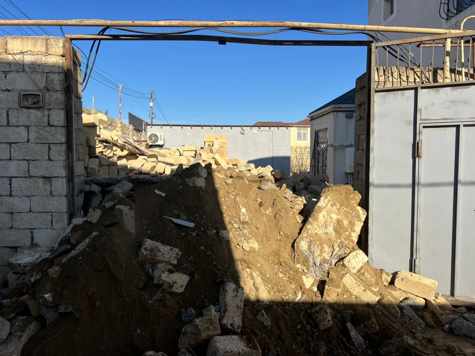 Bakıda daha bir qanunsuz tikili söküldü - FOTO/VİDEO