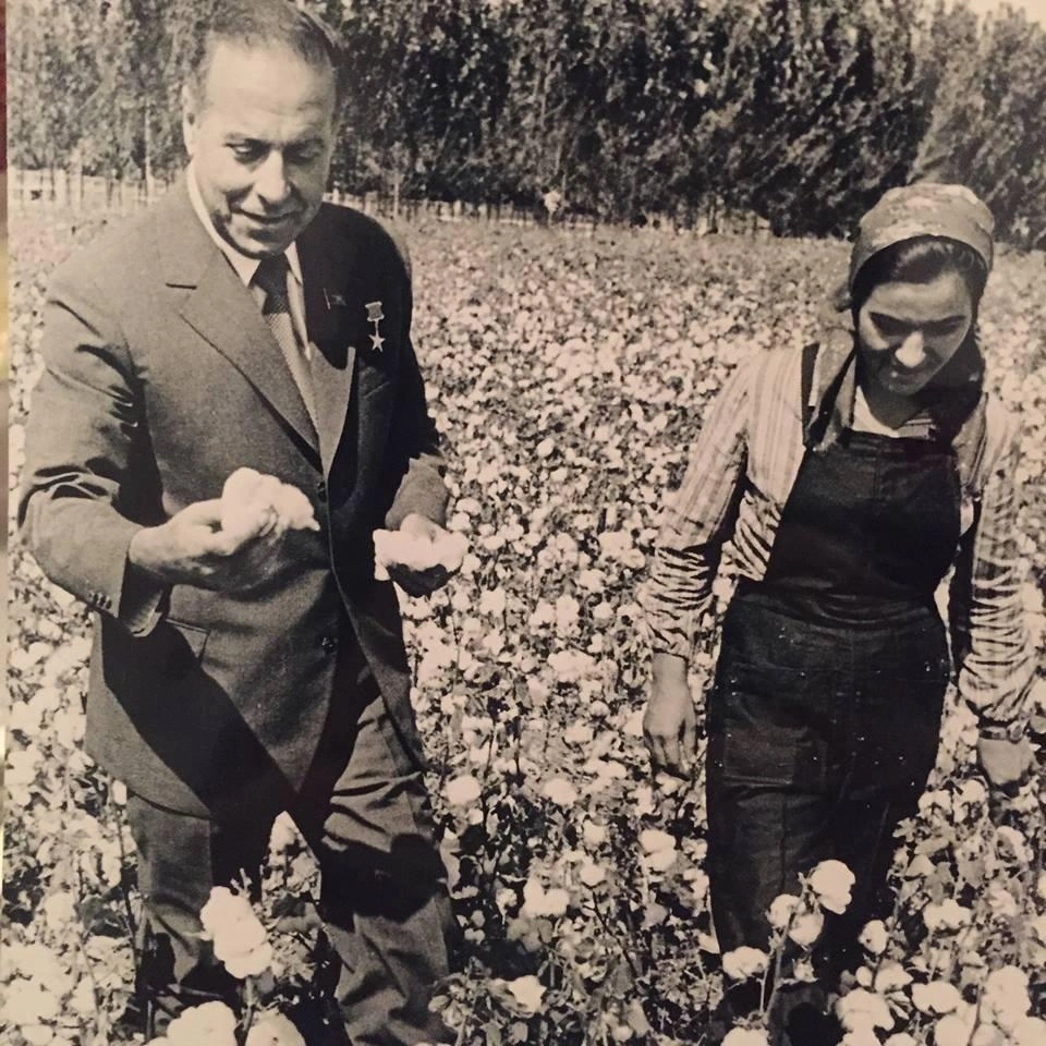 “Heydər Əliyev palçıqa batdı, kolxoz sədrini çağırıb dedi ki, bu vaxtı pambıq suvararlar?”