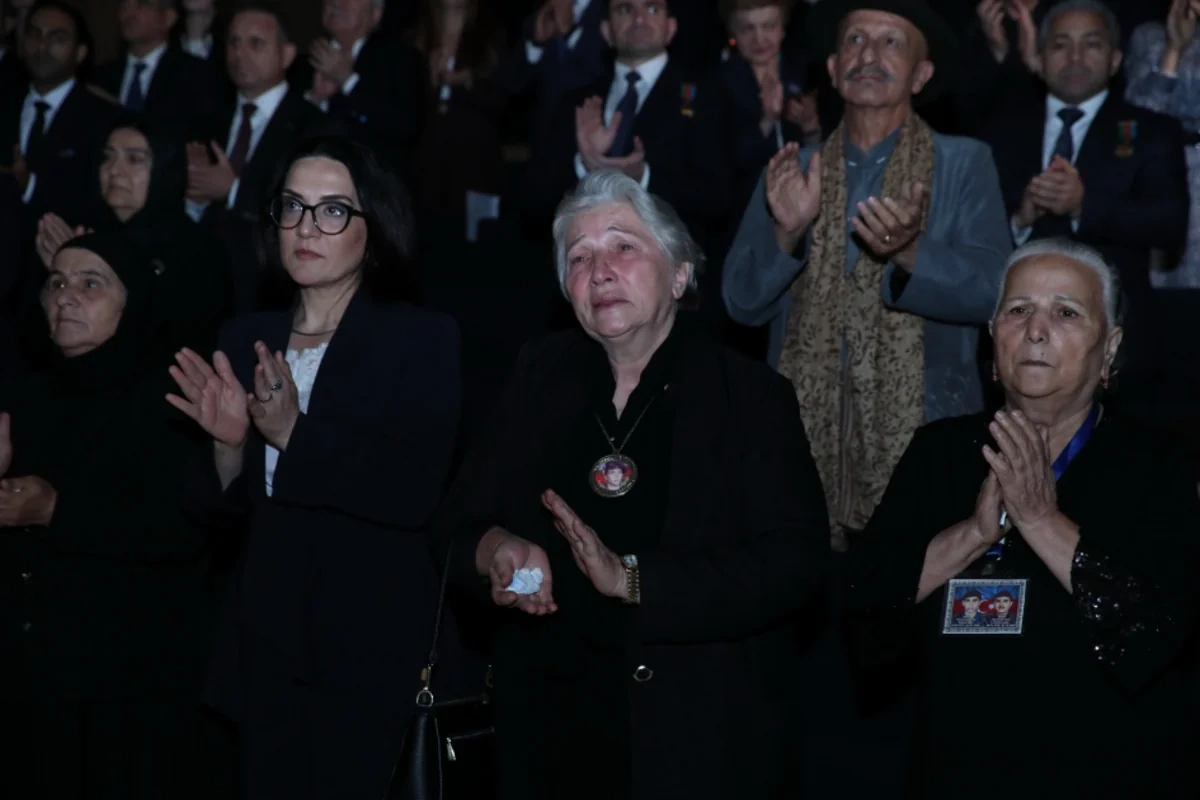 "44" bədii filminin premyerası baş tutub: Arzu Əliyeva və Alyona Əliyeva təqdimatda iştirak ediblər