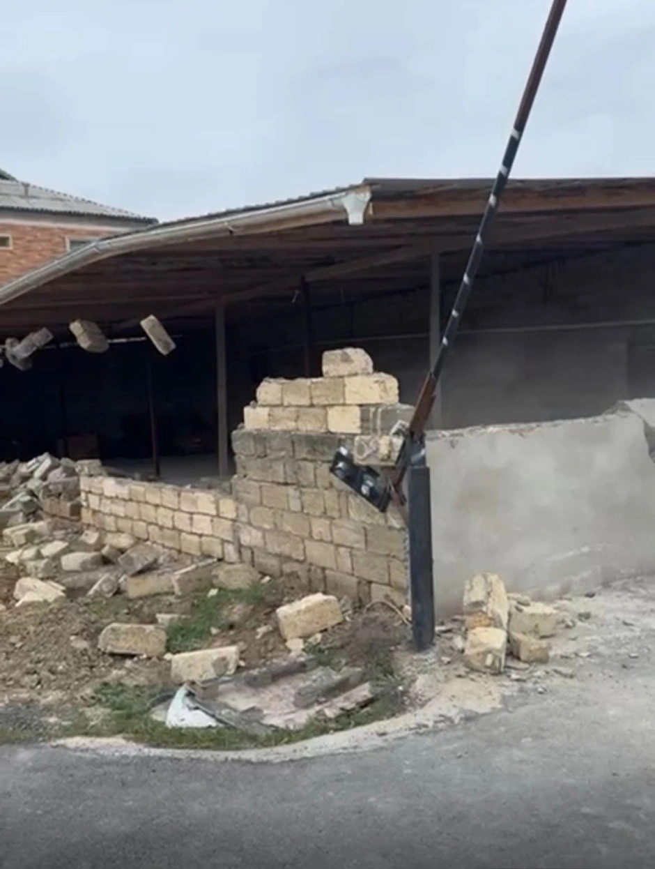 Bakıda daha bir qanunsuz tikili söküldü - FOTO/VİDEO