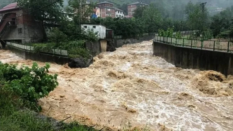 Dağıstanda su bəndi uçdu - İki kəndin sakinləri təxliə edilir