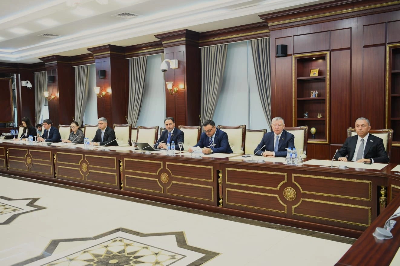 İqtisadi siyasət, sənaye və sahibkarlıq komitəsinin iclası keçirilib - FOTOLAR